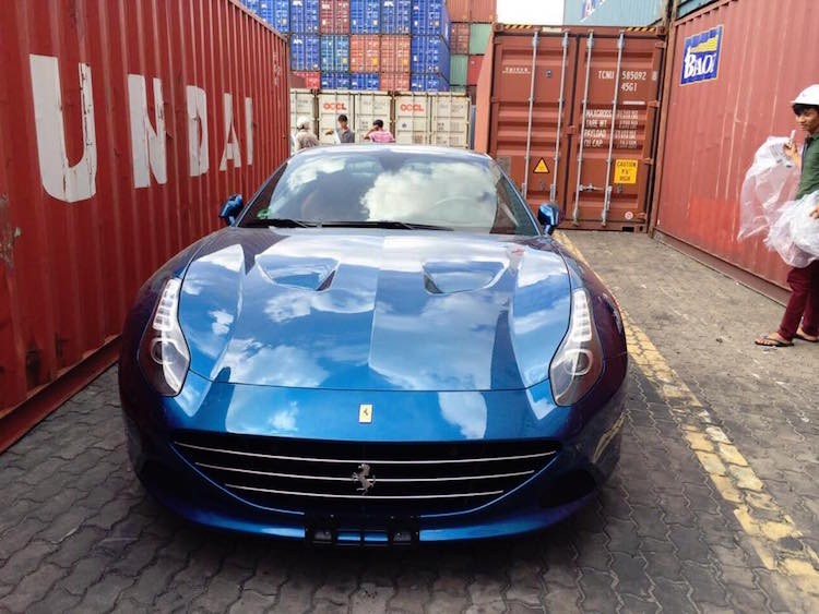 Sieu xe mui tran Ferrari California T “dat chan” toi Viet Nam